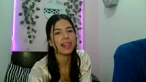 kitty_wolfxxx online show from December 31, 4:33 am