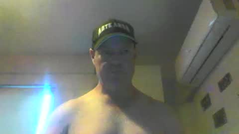 kiwiguy19773 online show from November 26, 6:33 am