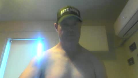 kiwiguy19773 online show from December 27, 6:14 am