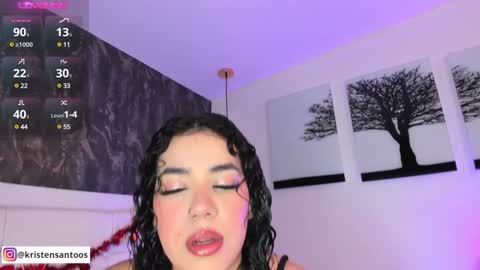 kristensantos_ online show from December 3, 1:04 pm