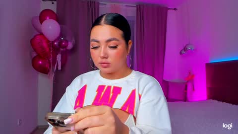 Kylie Lips online show from November 21, 6:37 pm