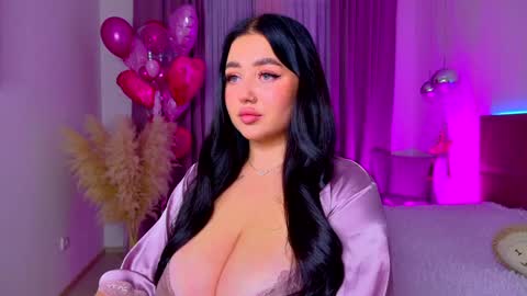 Kylie Lips online show from December 5, 5:55 pm