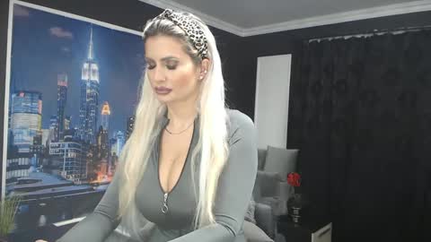 laras_moans online show from December 29, 9:11 am