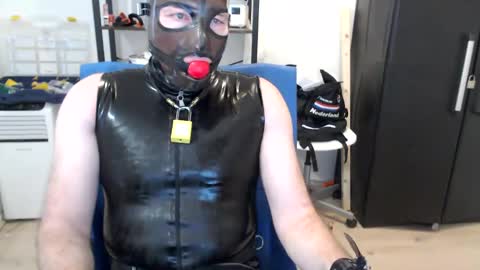 latexslaafboy online show from January 2, 9:25 am