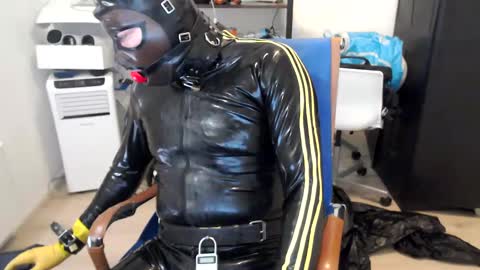 latexslaafboy online show from December 2, 8:22 am