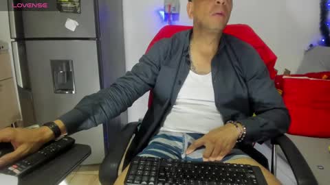 latinmartin73 online show from December 27, 2:05 am