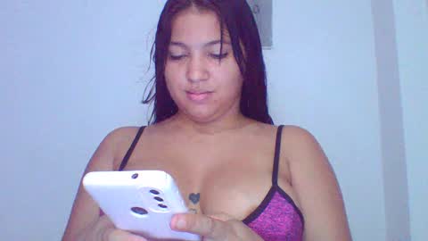 Laura vergara1 online show from December 6, 11:33 pm