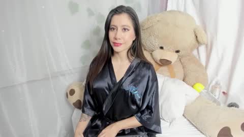 laure_li online show from December 28, 8:16 pm