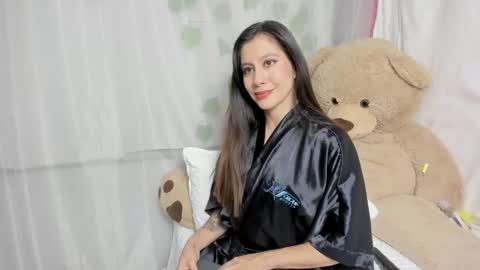 laure_li online show from December 26, 12:29 am