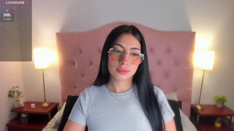 laurenn_smitth online show from December 2, 12:31 pm