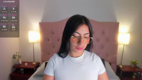 laurenn_smitth online show from December 17, 12:44 pm