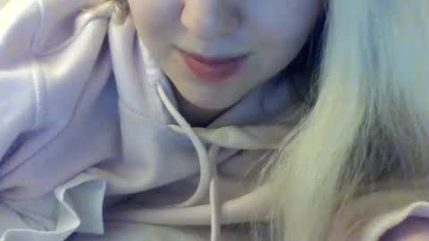 layannalea online show from December 13, 2:36 am