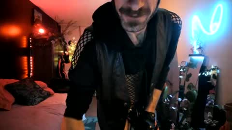 leatherdude69 online show from November 13, 2:04 am