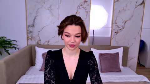 LeilaLawson online show from January 10, 7:24 am