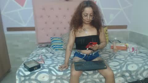 lena_lawson online show from December 10, 7:52 am