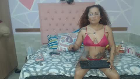 lena_lawson online show from December 7, 6:23 am