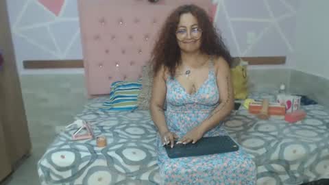 lena_lawson online show from December 12, 8:06 pm