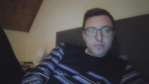 lewis0071989 online show from December 25, 5:49 pm