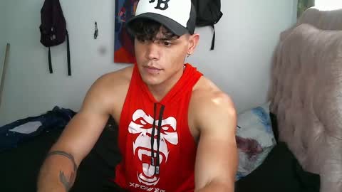 liamtravis__1 online show from November 19, 6:31 pm