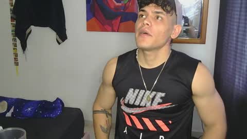 liamtravis__1 online show from February 3, 7:02 pm