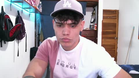 liamtravis__1 online show from December 14, 3:34 pm