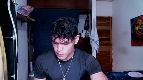 liamtravis__1 online show from December 8, 1:34 pm