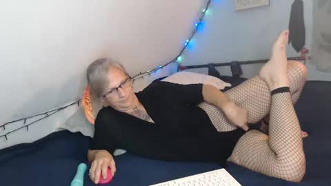 Lickablelucy online show from November 20, 1:19 am