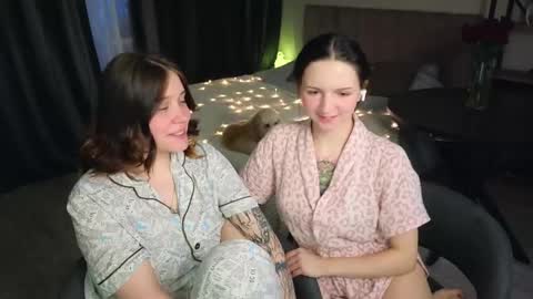 Linda and Jenny online show from February 19, 5:23 am