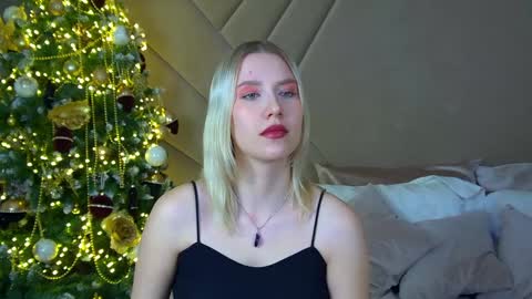 LiliLinn online show from December 12, 6:17 am