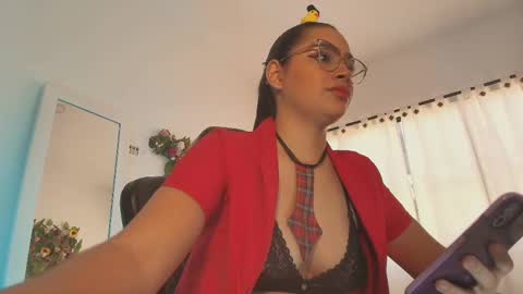 Lillyfox18 online show from December 31, 7:06 pm