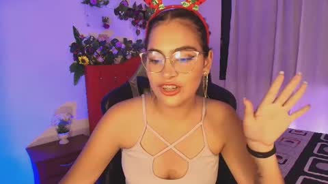 Lillyfox18 online show from December 16, 3:47 am