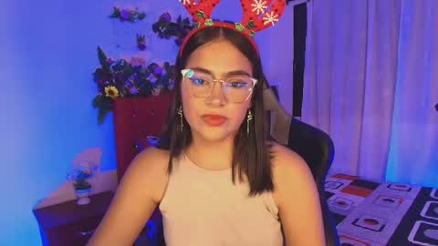 Lillyfox18 online show from December 20, 3:53 am