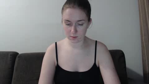 lily_love_x online show from December 6, 11:44 pm