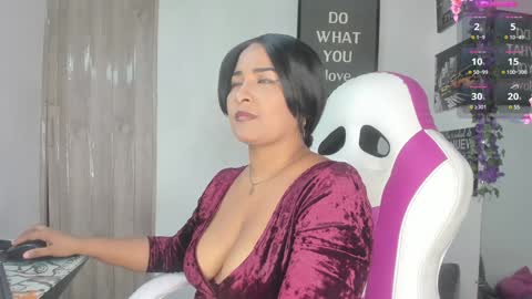 LINA SANCHEZ online show from December 10, 1:37 pm