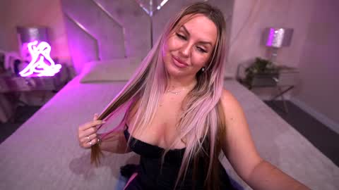 linda_jawel online show from November 13, 9:12 am