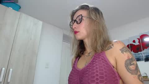 HI IM LIZETH HONEY online show from December 17, 7:05 pm