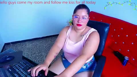 mai rojas online show from December 17, 6:54 pm