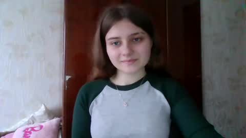 little_shygirl_ online show from January 24, 8:47 am