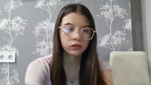 littlebarbie044 online show from December 19, 4:43 pm