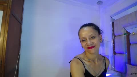 llamavioleta_ online show from December 7, 7:41 pm