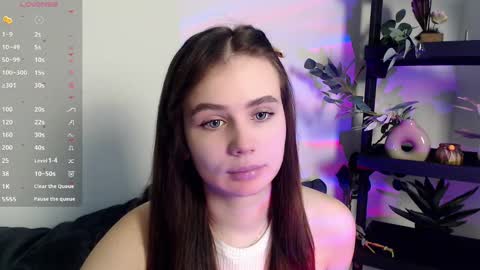 lolapalmer_ online show from November 18, 7:29 pm