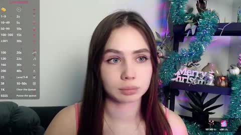 lolapalmer_ online show from December 30, 8:19 pm