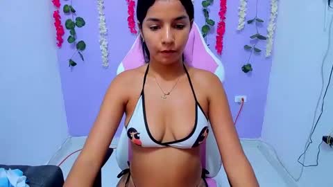 loly_skinny online show from December 22, 5:48 pm