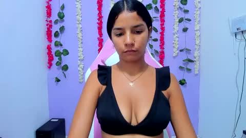 loly_skinny online show from December 19, 7:46 pm