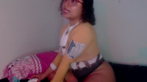 lou_cuteee online show from January 2, 1:06 am