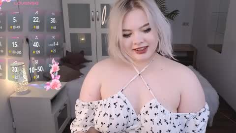 lovely_leilla online show from December 12, 1:49 pm