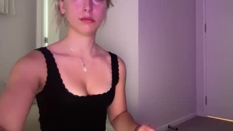 lovelyalexmoore online show from January 7, 8:21 pm