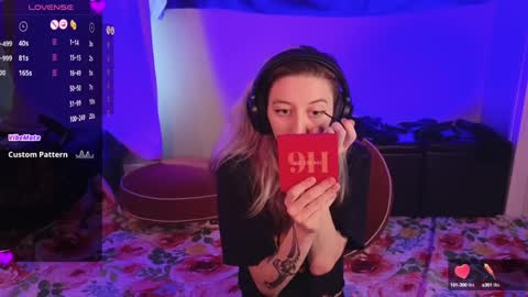 lovelylittlelucyy online show from November 24, 6:59 pm