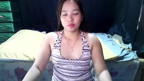 lovelypinay2 online show from December 11, 4:47 am