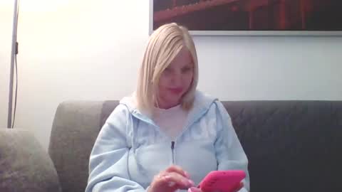 Alyson online show from November 15, 5:49 pm